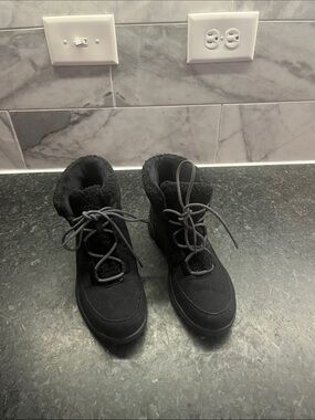 LADIES GENTLY WORN JBU FREEZE BOOTS